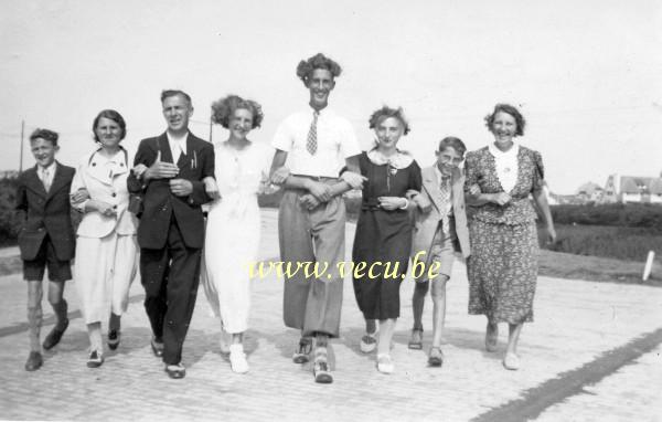 photo ancienne  de Knokke  Promenade avenue reine Astrid