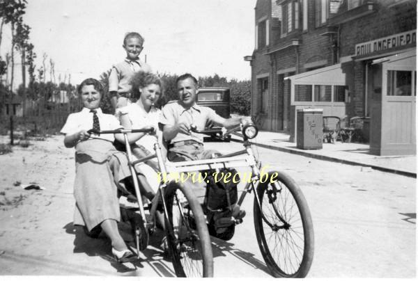 photo ancienne  de Knokke  en cuistax juste avant l'excursion vers Blankenberge