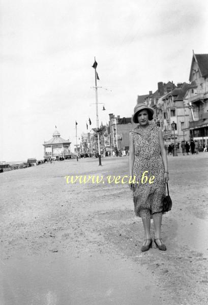 photo ancienne  de La Panne  Sur la digue