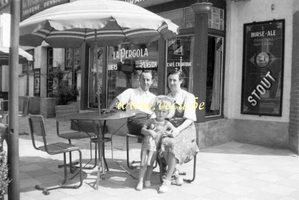photo ancienne &nbsp;Sur la terrasse de 