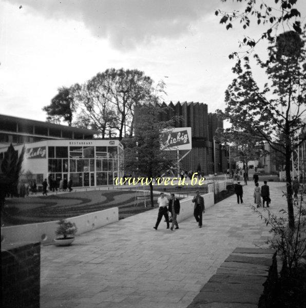 photo ancienne  de l'expo 58  Self-Service Liebig