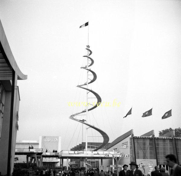 photo ancienne  de l'expo 58  La tour spirale d'Eternit