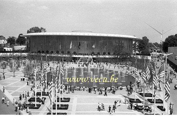 photo ancienne  de l'expo 58  Le pavillon américain et la place des nations