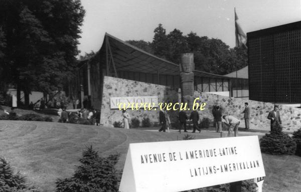 photo ancienne  de l'expo 58  Avenue de l'Amérique Latine et le pavillon du Mexique