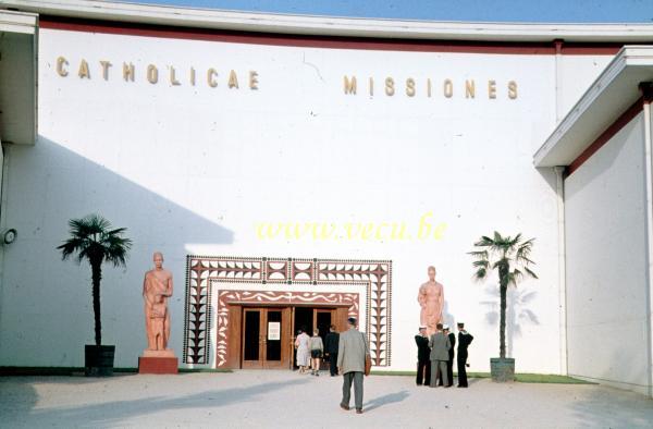 photo ancienne  de l'expo 58  Les missions catholiques