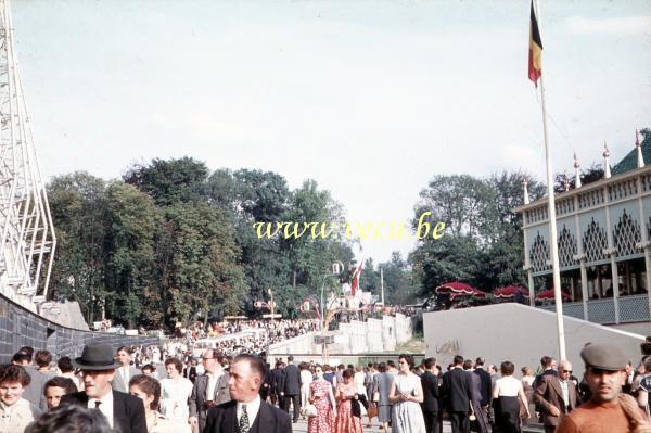 photo ancienne  de l'expo 58  La foule à l'expo