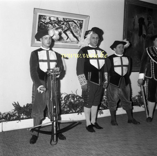 photo ancienne  d'arbalétriers  Arbalétrier de l'ordre de Saint-georges