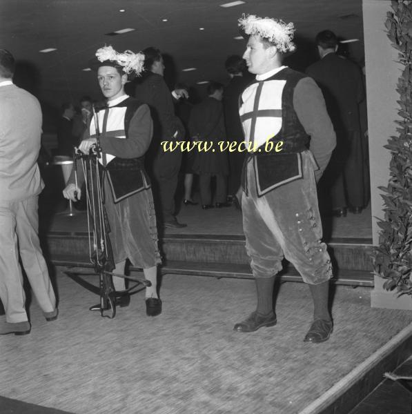 photo ancienne  d'arbalétriers  Arbalétrier de l'ordre de Saint-georges