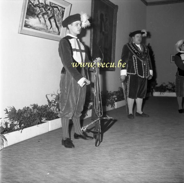photo ancienne  d'arbalétriers  Arbalétrier de l'ordre de Saint-georges