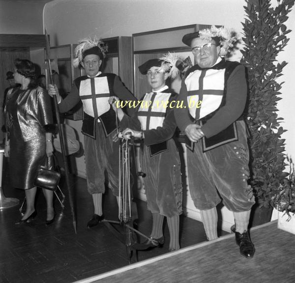 photo ancienne  d'arbalétriers  Arbalétriers de l'ordre de Saint-georges