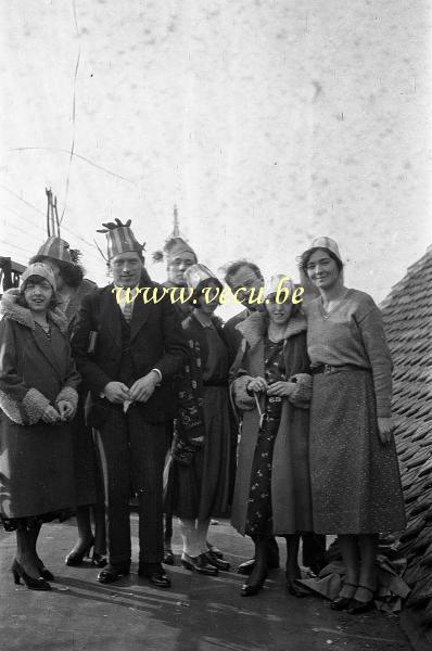 photo ancienne  du carnaval de Binche  Avant que la fête démarre