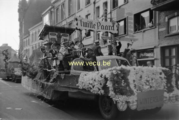 photo ancienne  du carnaval de Hasselt  Caranaval de Hasselt - twitte paard