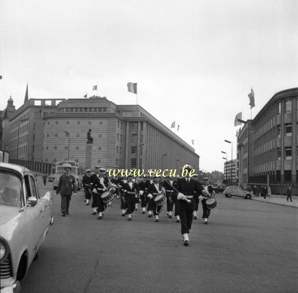 photo ancienne  Les fusiliers marins boulevard de l'empereur