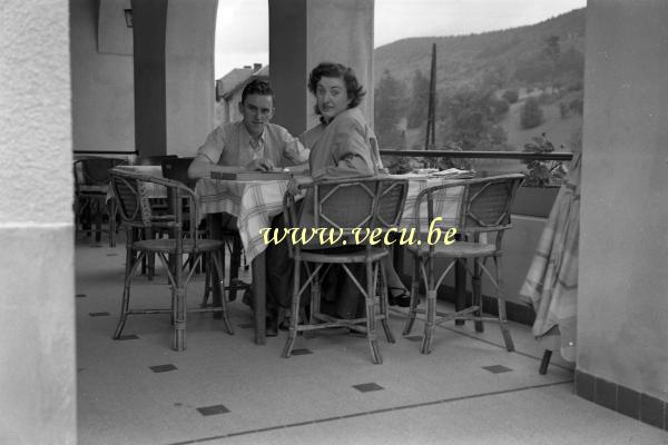 photo ancienne  Sur la terasse de l'hôtel Schumacher