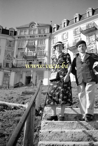 photo ancienne  Photo de famille devant l'hôtel Rigi-Kulm