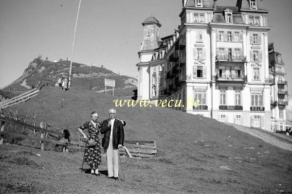 photo ancienne  Devant l'hôtel restaurant Rigi-kulm