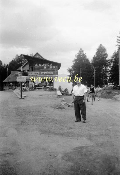 Photo ancienne  Le Valbergan - restaurant thé Patisserie - Tables pour pique-nique