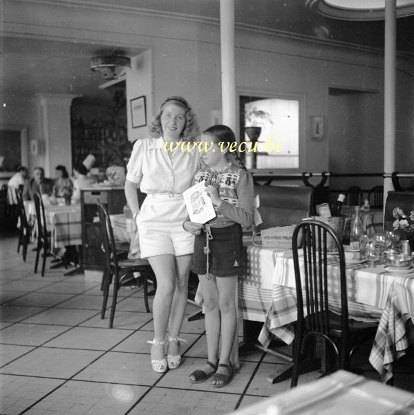 photo ancienne  Intérieur du restaurant Pré aux clercs