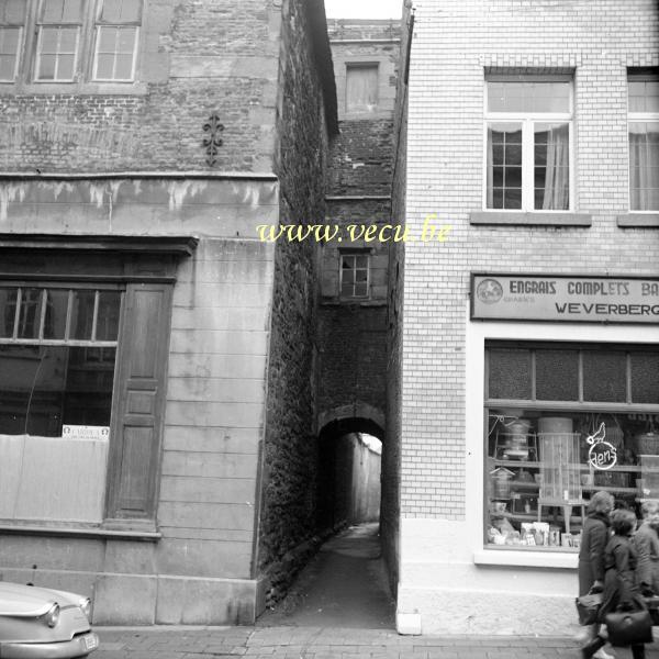 photo ancienne  Rue Montgomery à côté de la maison Jonathas