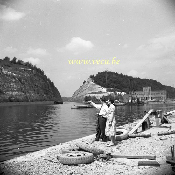 photo ancienne  A la jonction du canal et de la Meuse