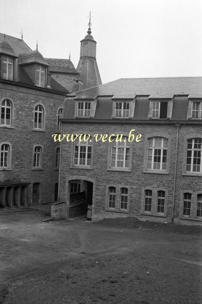 photo ancienne  La cour de l'institut Saint Joseph