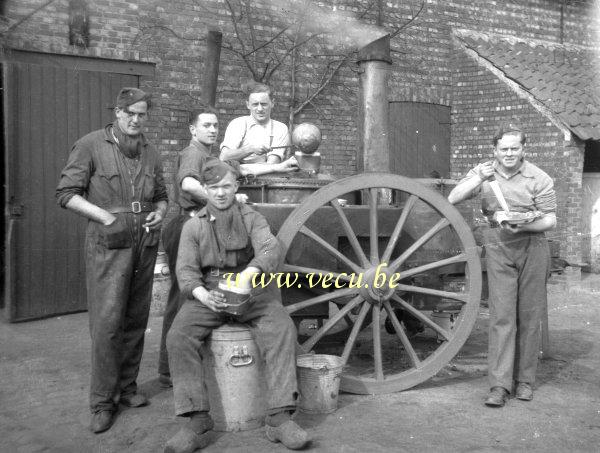 photo ancienne  de métiers de l'agriculture et de l'élevage  