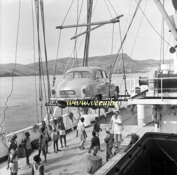 photo ancienne  de métiers liés à l'activité portuaire  