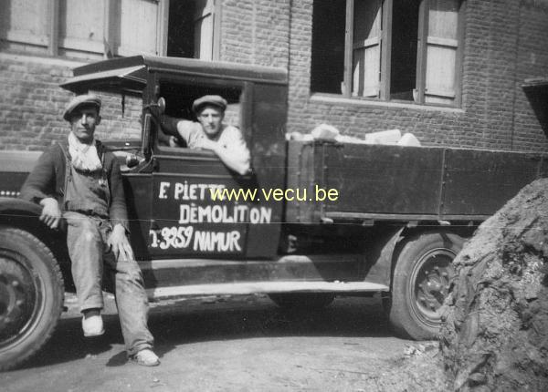 photo ancienne  de métiers de la construction  Démolition F. Piette NAMUR