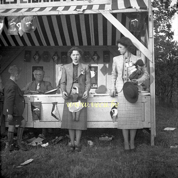 photo ancienne  de magasins  Vente de cigarettes Belga