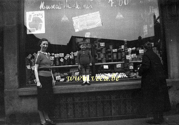 photo ancienne  de magasins  Epicerie- concours palmolive 10000 francs de prix