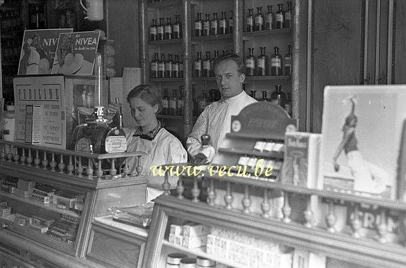 photo ancienne  de magasins  Pharmacie