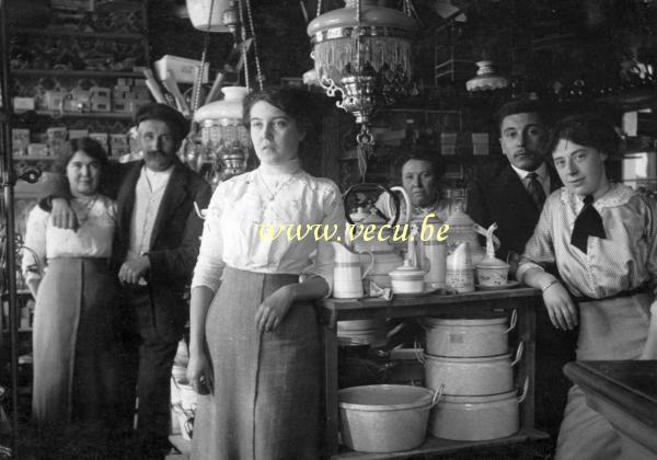 photo ancienne  de magasins  Magasin de casseroles