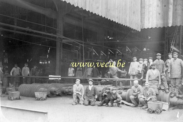 photo ancienne  de métiers de la métallurgie  industrie métallurgique