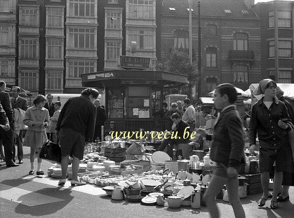 photo ancienne  de métiers divers  Vendeur de casseroles