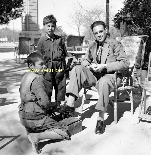 photo ancienne  de métiers divers  Cireur de chaussures