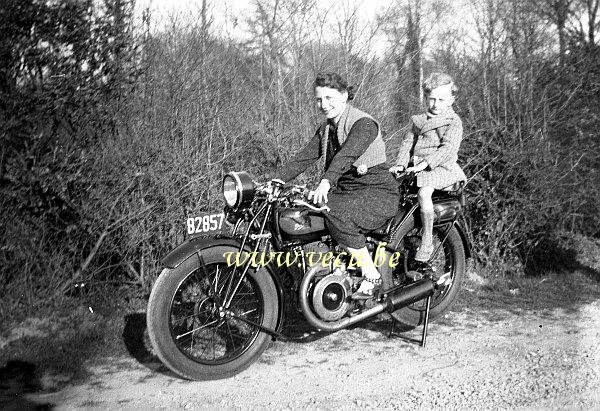 photo ancienne  de motos Gillet  Moto Gillet