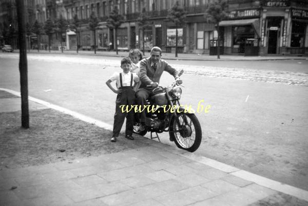 photo ancienne  de motos Sarolea  