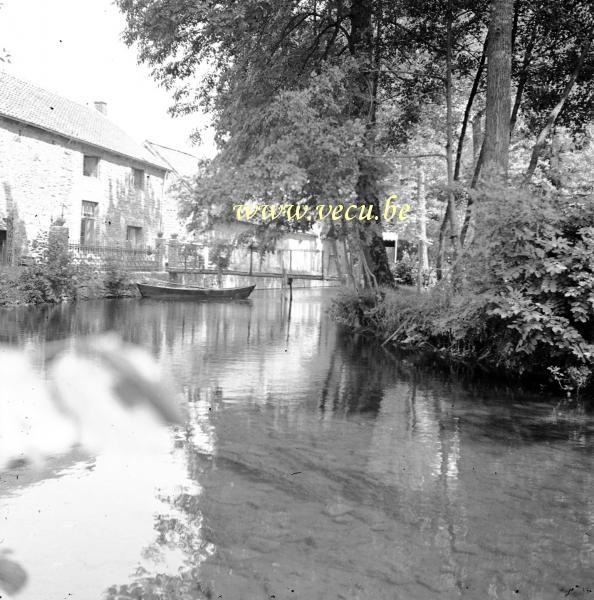 photo ancienne  Café du vieux moulin et rivière