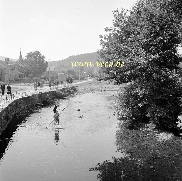 photo ancienne  Jeux dans la rivière à hauteur de la rue du Hambeau