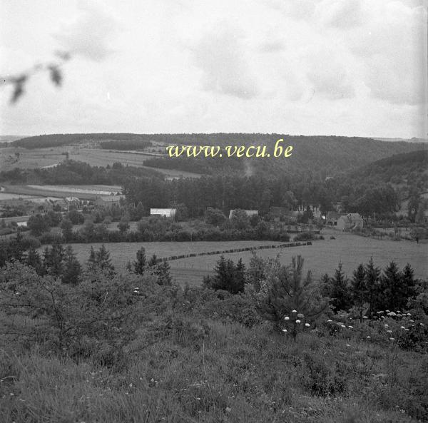 photo ancienne  Vue du village avec dans le fond à droite la rue des Pairées