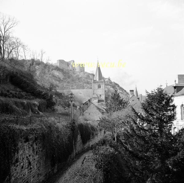 photo ancienne  Vue sur l'église depuis le haut de la rue Richier