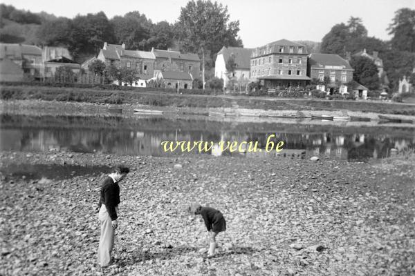 photo ancienne  La Meuse en chômage devant l'hôtel Belle-vue