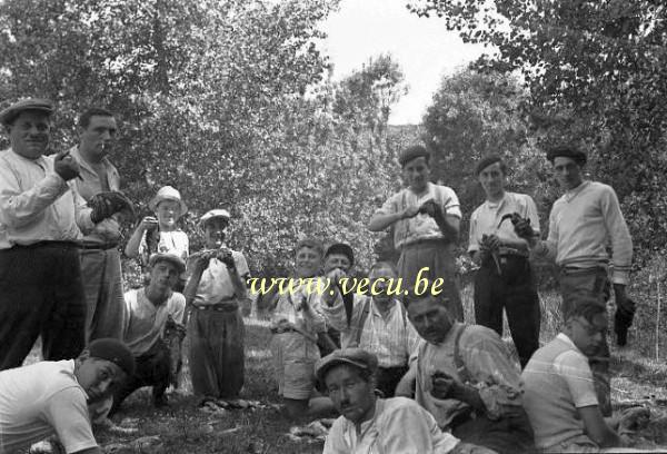 photo ancienne  Belles prises pêchées pour le pique-nique