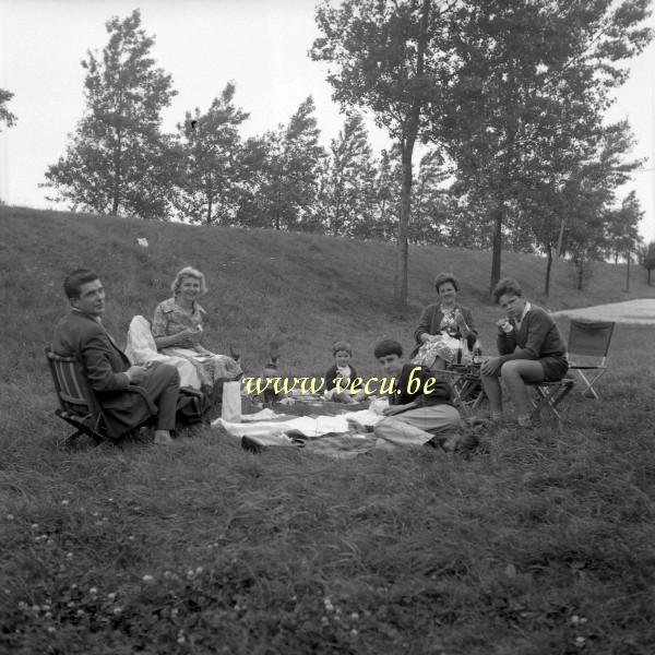 photo ancienne  Pique-nique à la Côte (belge ou hollandaise?)