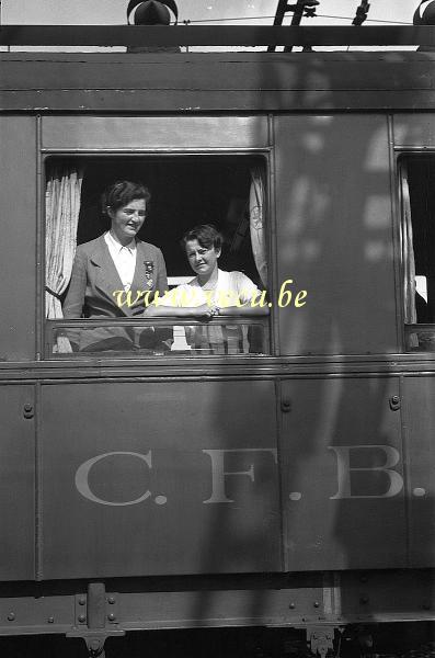 photo ancienne  A bord d'un train C.F.B. (chemins de fer Belges)