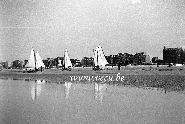 photo ancienne  de char à voile  Chars à voile à la côte Belge