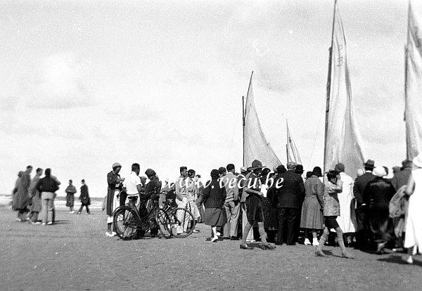 photo ancienne  de char à voile  Char à voile à la côte Belge