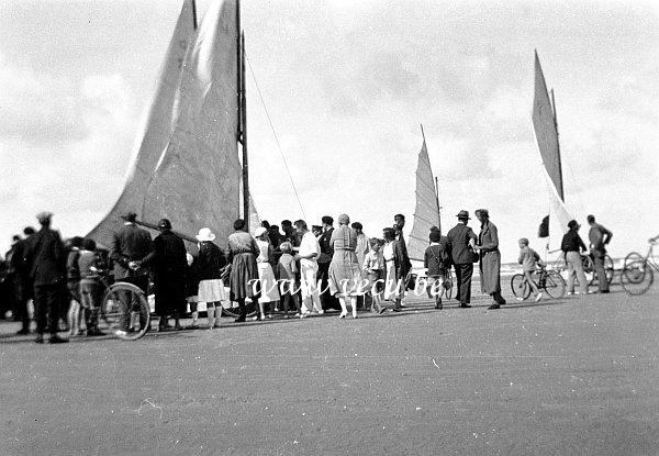 photo ancienne  de char à voile  Char à voile à la côte Belge