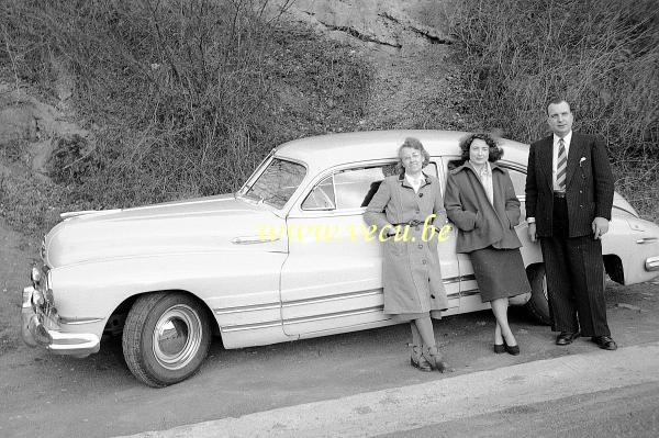 photo ancienne  de Buick  photo de famille devant la buick