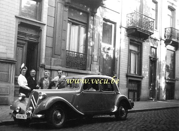 photo ancienne  Traction avant dans les rues de Bruxelles